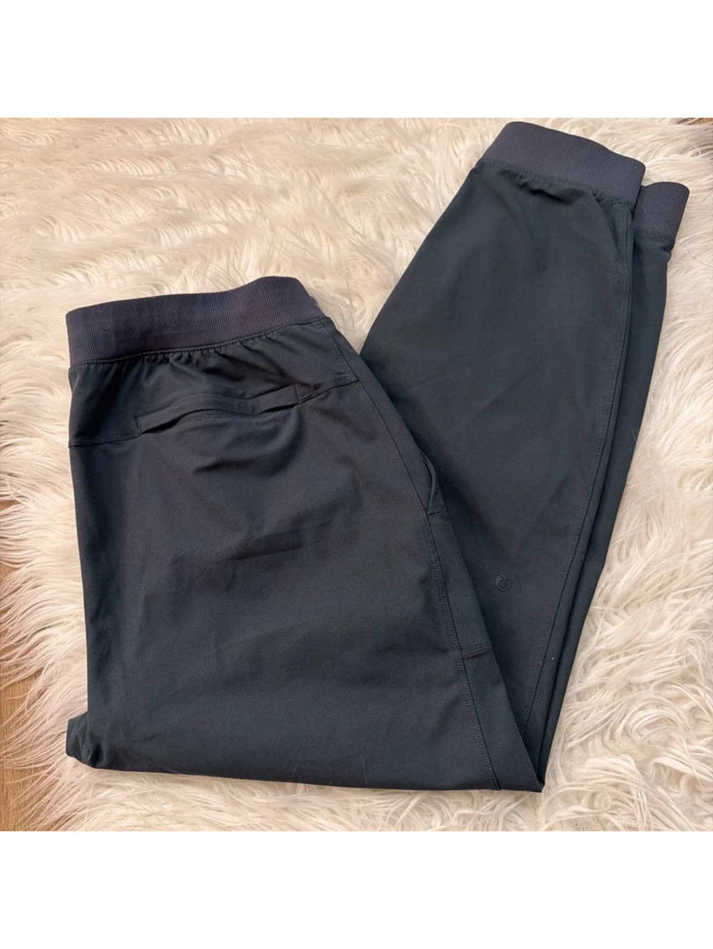 Lululemon men’s joggers with pockets XL
